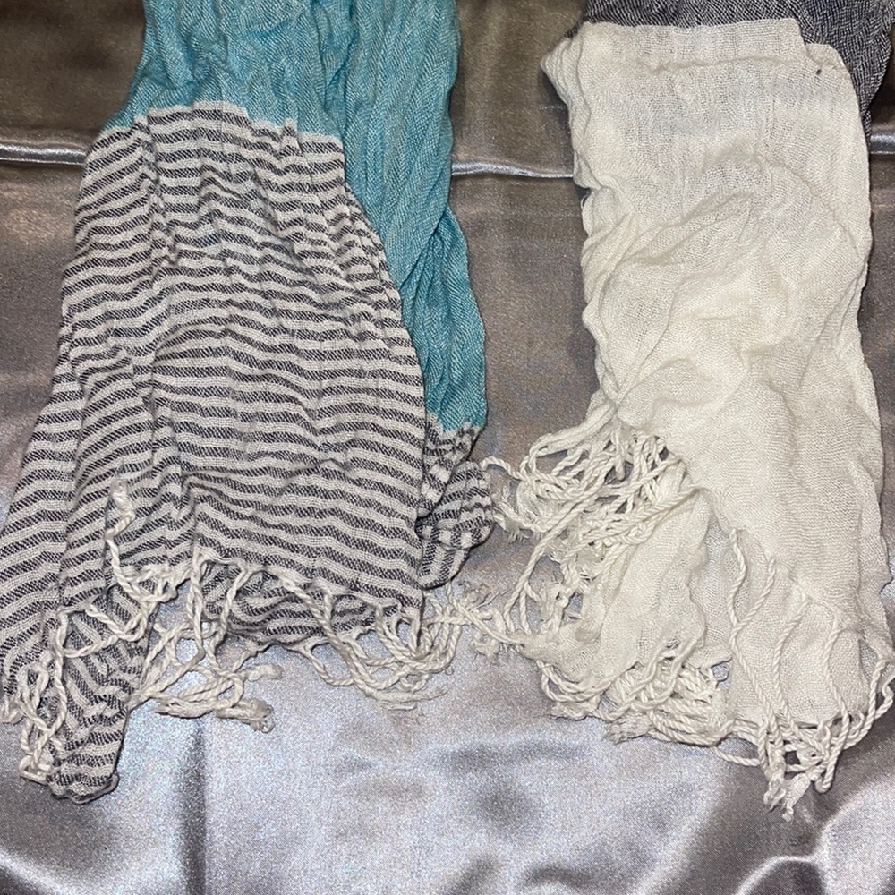 Striped/Patterned Scarf - Picture 2 of 2